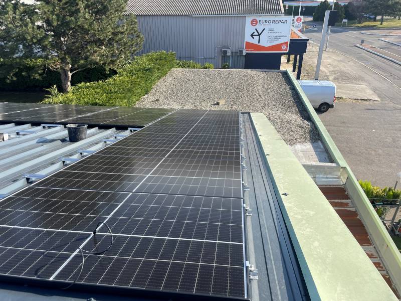 Pose de 70 panneaux photovoltaïques sur bâtiment ERP à PIERRELATTE
