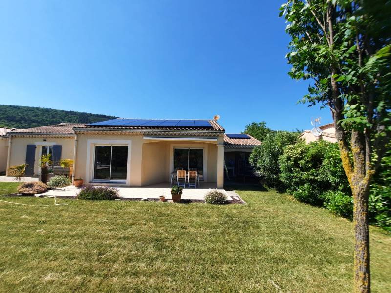 Pose panneaux photovoltaïques en surimposition Chantier à MARSANNE proche de Montélimar