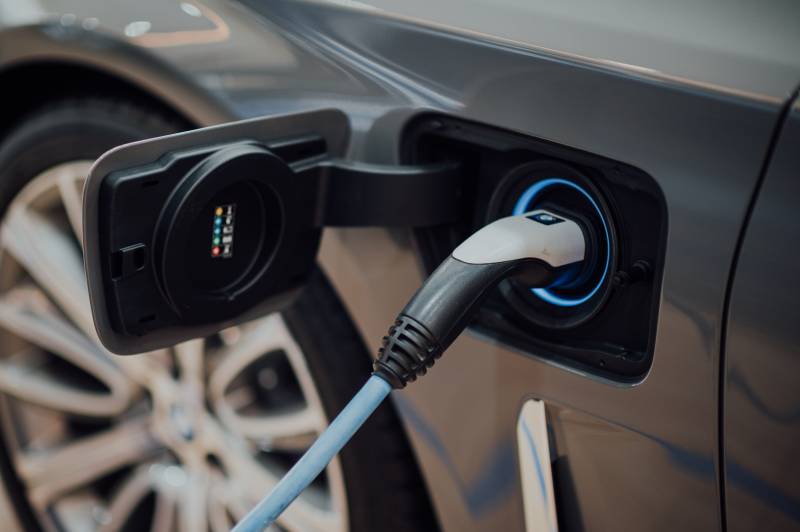 Vous êtes à la recherche d'une borne de recharge électrique triphasé pour votre véhicule à Donzère, proche de Pierrelatte ? IBERIS SOLAR est l'entreprise qu'il vous faut pour la pose d'une borne de recharge électrique triphasé de 22 kwc pour votre véhicul